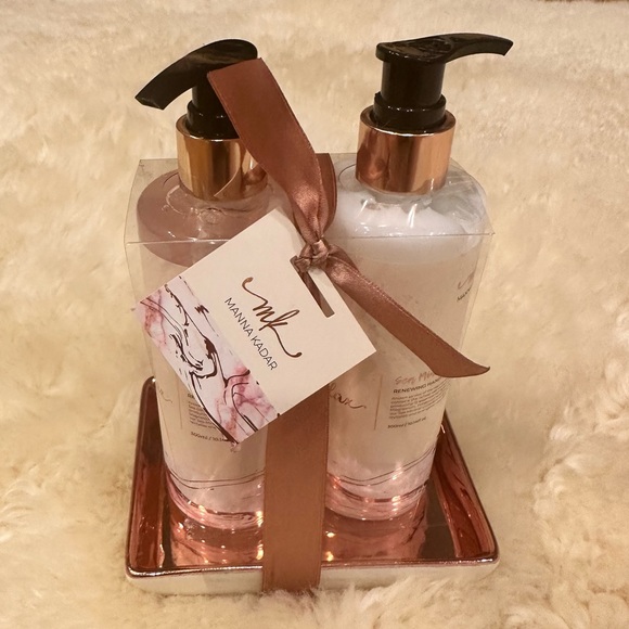 Sea Minerals Renewing Hand Lotion & Hand Soap Set with ceramic holder dish - Picture 2 of 12